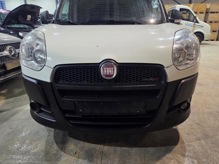 Fiat Doblo Cargo 1.3 D Multijet Vehículo de desguace (2011, Blanco)