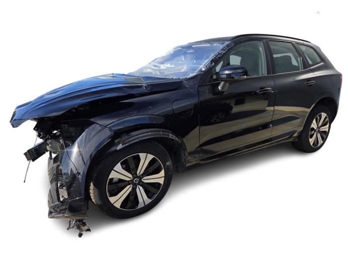 Volvo XC60 II 2.0 T6 16V Recharge, Twin Engine AWD Samochód złomowany (2024, Czarny)