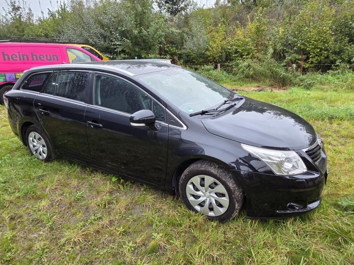 Toyota Avensis Wagon 2.0 16V D-4D-F Schrottauto (2012, Schwarz)