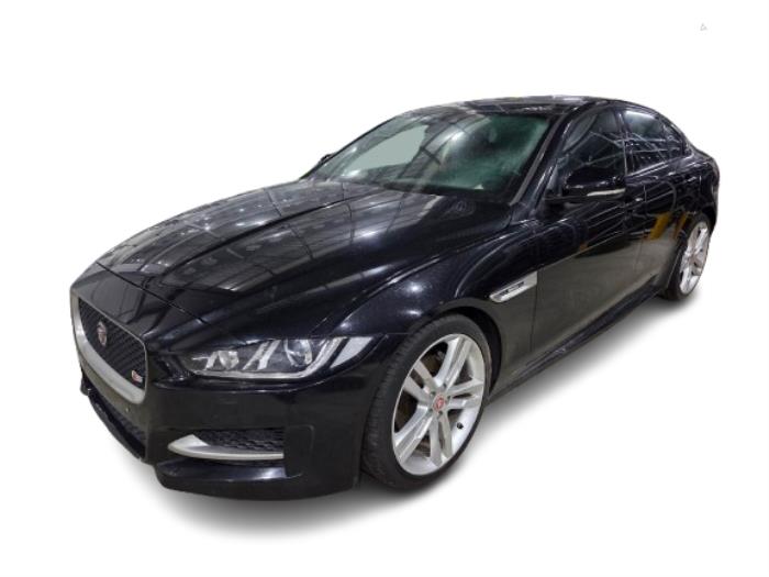 Jaguar XE 2.0d 180 16V AWD Samochód złomowany (2016, Czarny)