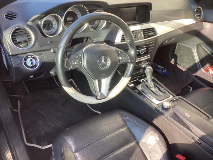 Mercedes C 2.2 C-220 CDI 16V BlueEfficiency Samochód złomowany (2012, Czarny)