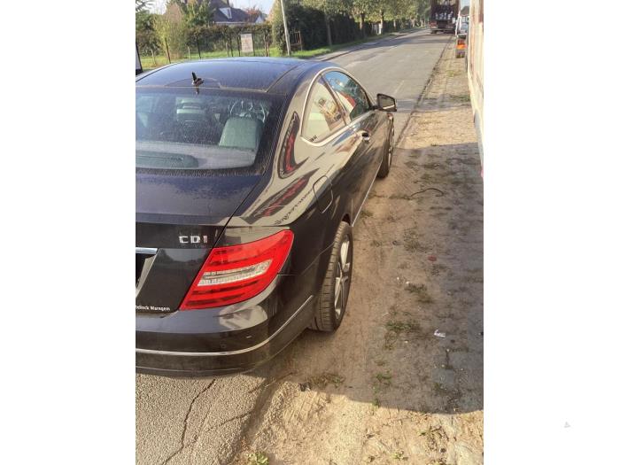 Mercedes C 2.2 C-220 CDI 16V BlueEfficiency Samochód złomowany (2012, Czarny)