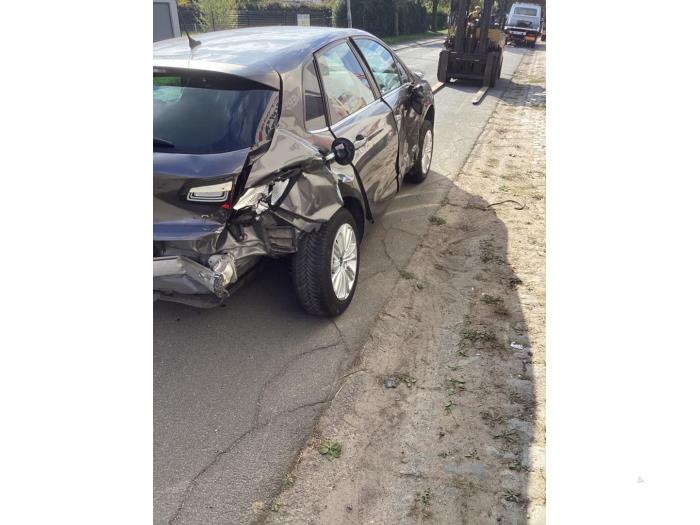 Citroen C4 Berline 1.2 12V e-THP PureTech 110 Skrotfordon (2016, GRIJS)
