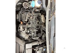 Volkswagen Caddy III 1.6 TDI 16V Vehículo de desguace (2011, Gris)