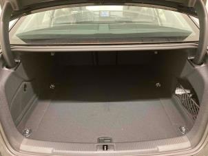 Audi A6 2.0 TDI 16V Épave (2017, Métallisé, Noir)