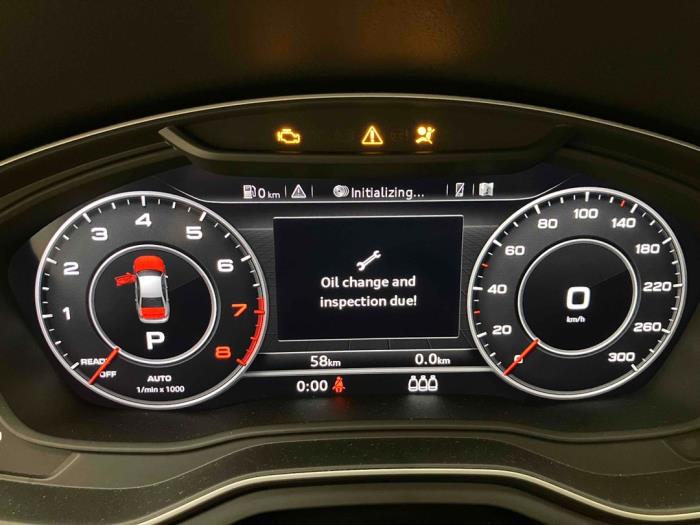 Audi A4 Quattro 2.0 TFSI 16V Samochód złomowany (2017, Metalik, Szary)