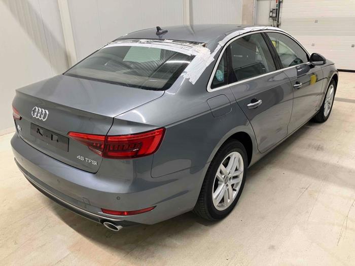 Audi A4 Quattro 2.0 TFSI 16V Samochód złomowany (2017, Metalik, Szary)