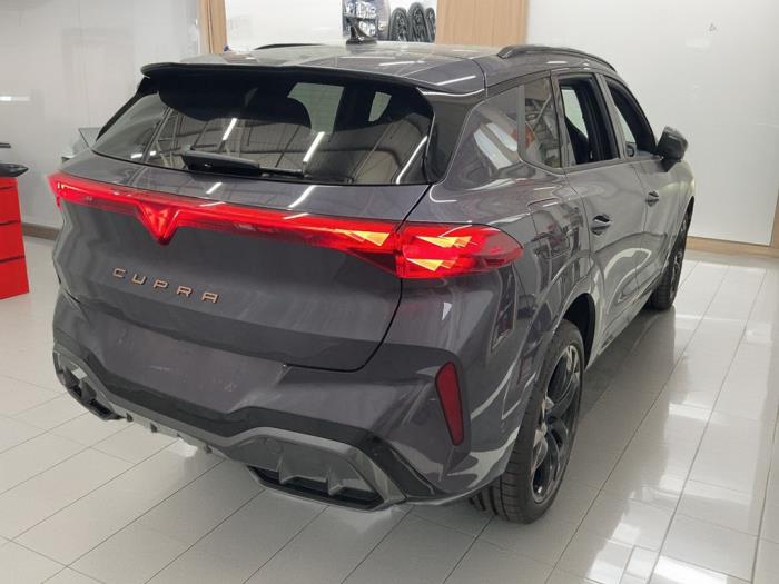 Cupra Terramar 1.5 e-Hybrid VZ Vehículo de desguace (2024, Metálico, Morado)