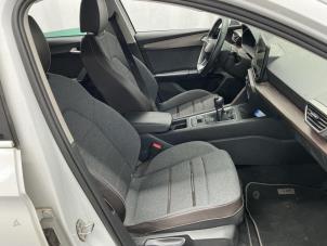 Seat Leon Sportstourer 1.5 TSI 16V Vehículo de desguace (2023, Metálico, Blanco)