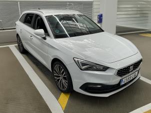 Seat Leon Sportstourer 1.5 TSI 16V Vehículo de desguace (2023, Metálico, Blanco)
