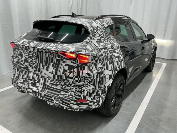Cupra Formentor 1.5 eTSI 16V Vehículo de desguace (2025, Metálico, Negro)
