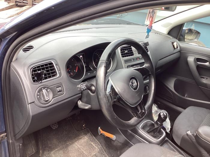 Volkswagen Polo V 1.4 TDI DPF BlueMotion technology Vehículo de desguace (2015, Azul)