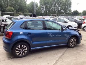 Volkswagen Polo V 1.4 TDI DPF BlueMotion technology Vehículo de desguace (2015, Azul)