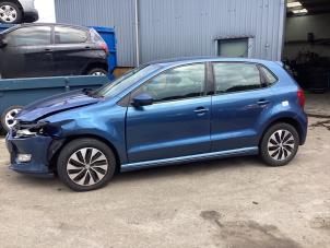 Volkswagen Polo V 1.4 TDI DPF BlueMotion technology Vehículo de desguace (2015, Azul)
