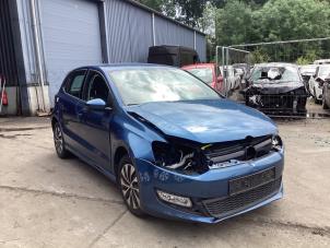 Volkswagen Polo V 1.4 TDI DPF BlueMotion technology Vehículo de desguace (2015, Azul)