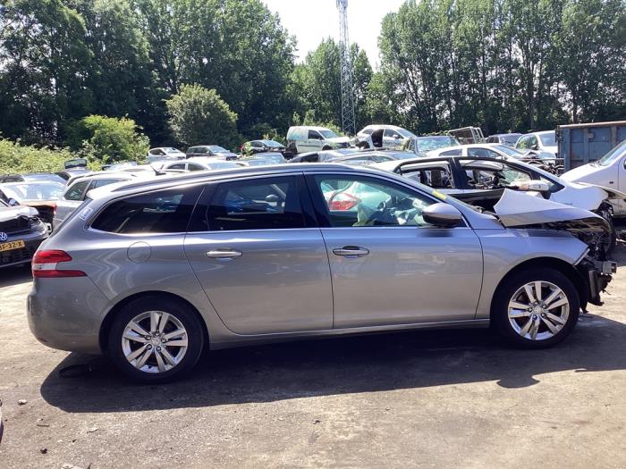 Peugeot 308 SW 1.6 BlueHDi 120 Vehículo de desguace (2014, Gris)