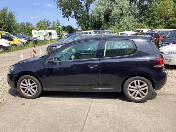 Volkswagen Golf VI 2.0 TDI 16V Vehículo de desguace (2009, Negro)