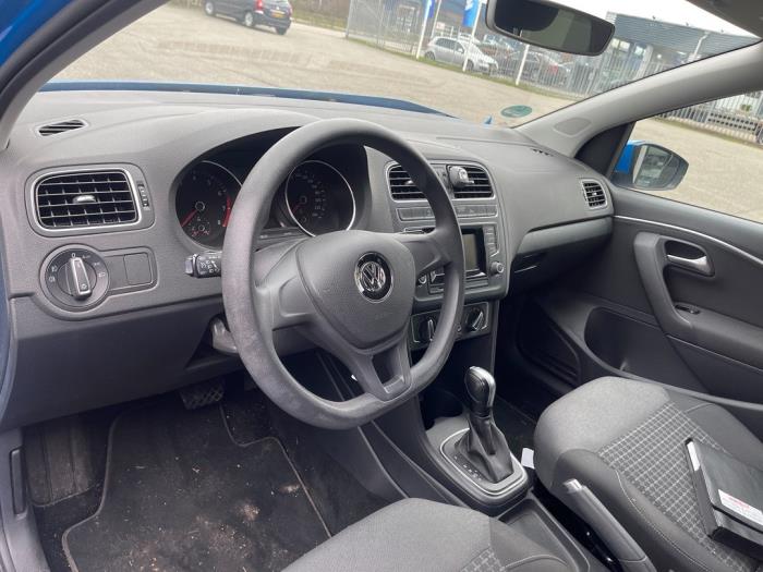 Volkswagen Polo V 1.2 TSI 16V BlueMotion Technology Samochód złomowany (2017, Niebieski)