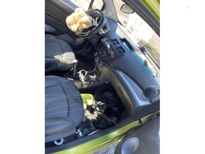 Chevrolet Spark 1.0 16V Samochód złomowany (2014, Zielony)
