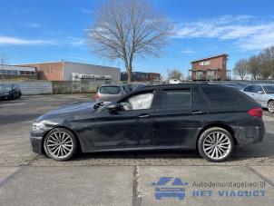 BMW 5 serie Touring 530d xDrive 3.0 TwinPower Turbo 24V Épave (2019, Noir)