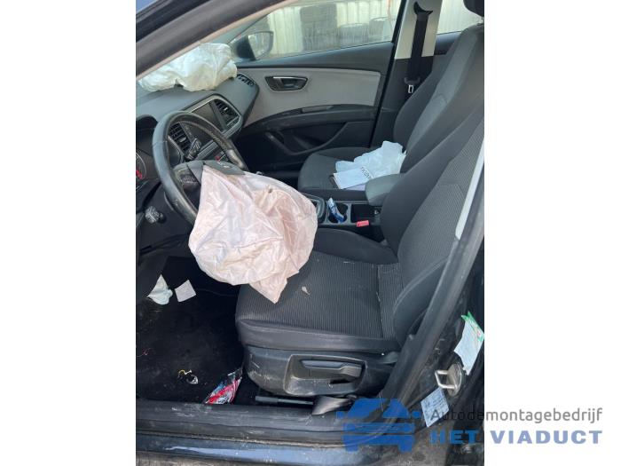 Seat Leon 1.6 TDI 16V Samochód złomowany (2019, Szary)