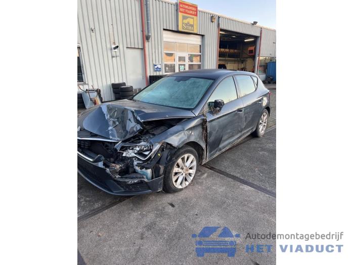 Seat Leon 1.6 TDI 16V Samochód złomowany (2019, Szary)