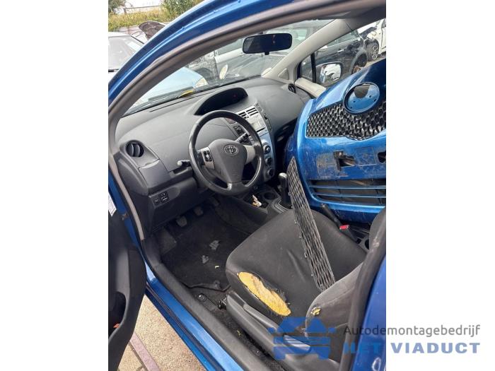 Toyota Yaris II 1.0 12V VVT-i Épave (2006, Bleu)