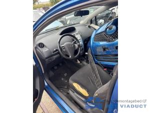 Toyota Yaris II 1.0 12V VVT-i Épave (2006, Bleu)