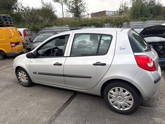 Renault Clio III 1.2 16V 75 Salvage vehicle (2006, Gray)
