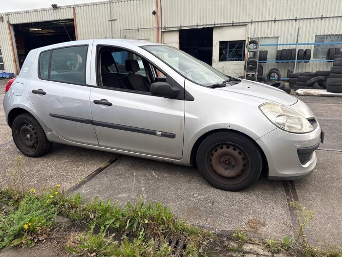 Renault Clio III 1.2 16V 75 Salvage vehicle (2006, Gray)