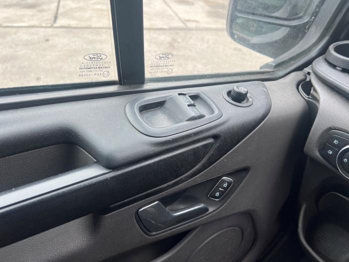 Ford Transit Custom 2.0 TDCi 16V Eco Blue 130 Épave (2019, Noir)