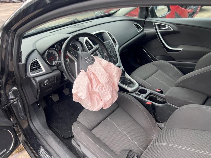 Opel Astra J GTC 2.0 CDTI 16V ecoFLEX Schrottauto (2012, Schwarz)
