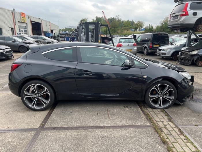 Opel Astra J GTC 2.0 CDTI 16V ecoFLEX Schrottauto (2012, Schwarz)