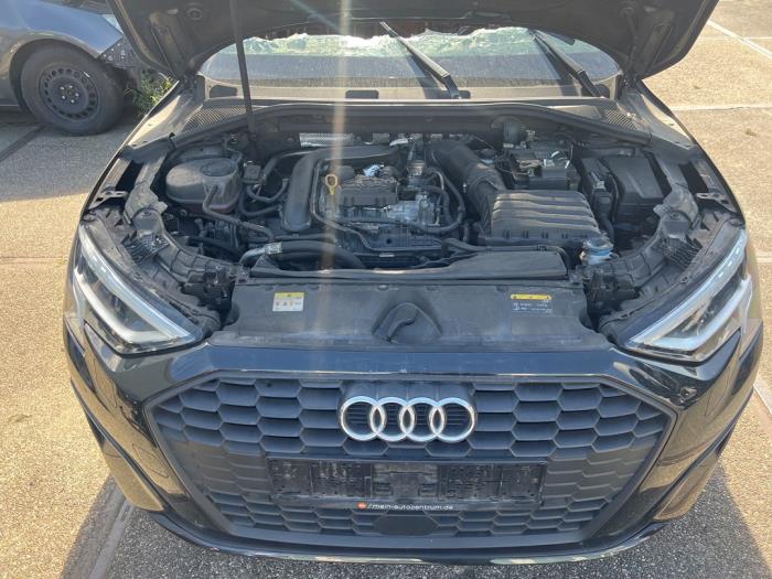 Audi A3 Sportback 1.0 30 TFSI 12V Skrotfordon (2021, ZWART)