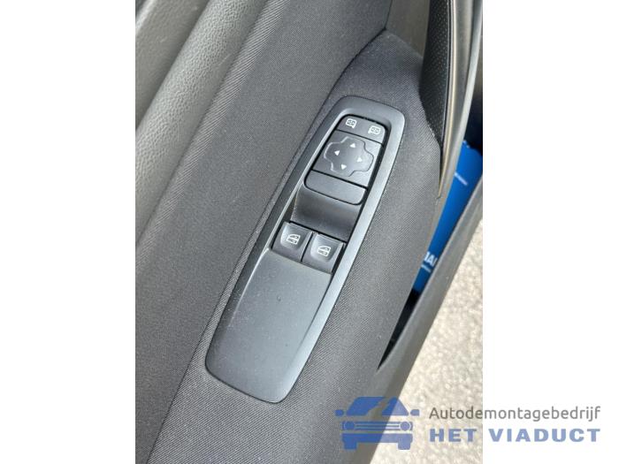 Renault Megane IV 1.2 Energy TCE 100 Samochód złomowany (2018, Bialy)