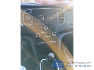 Renault Megane IV 1.2 Energy TCE 100 Samochód złomowany (2018, Bialy)