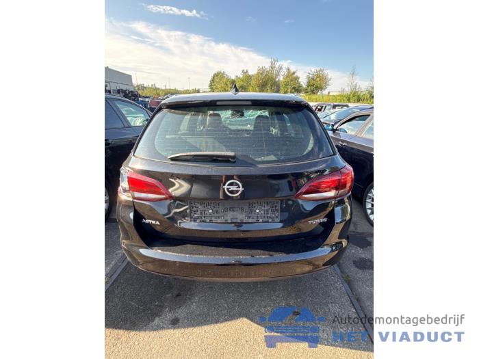 Opel Astra K Sports Tourer 1.4 Turbo 16V Vehículo de desguace (2017, Negro)