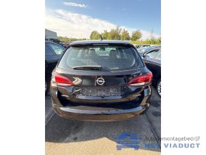 Opel Astra K Sports Tourer 1.4 Turbo 16V Vehículo de desguace (2017, Negro)
