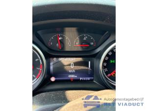 Opel Astra K Sports Tourer 1.4 Turbo 16V Vehículo de desguace (2017, Negro)