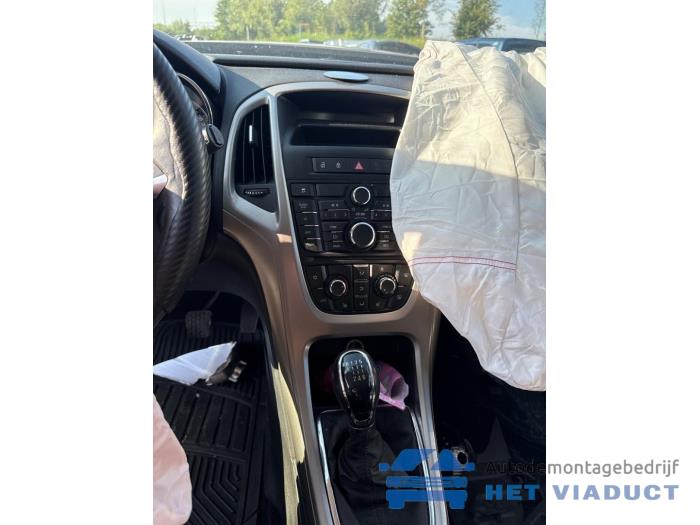 Opel Astra J Sports Tourer 1.7 CDTi 16V Vehículo de desguace (2012, Negro)