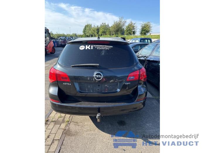 Opel Astra J Sports Tourer 1.7 CDTi 16V Vehículo de desguace (2012, Negro)