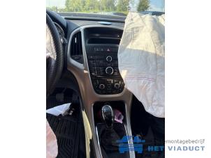 Opel Astra J Sports Tourer 1.7 CDTi 16V Vehículo de desguace (2012, Negro)