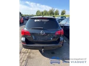 Opel Astra J Sports Tourer 1.7 CDTi 16V Vehículo de desguace (2012, Negro)