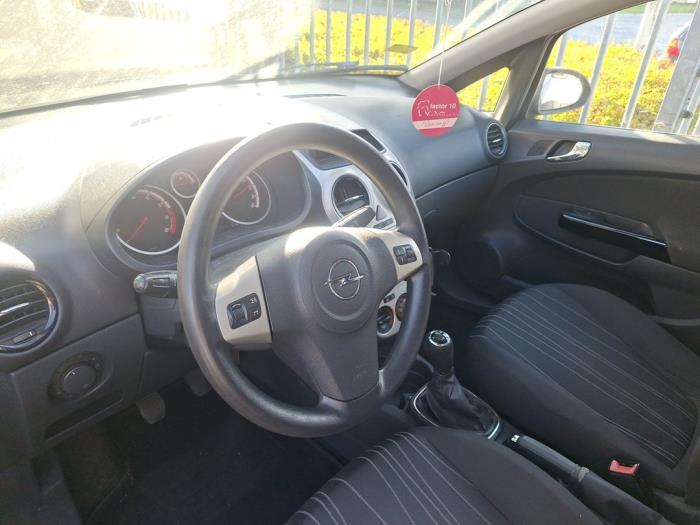 Opel Corsa D 1.2 16V Épave (2008)