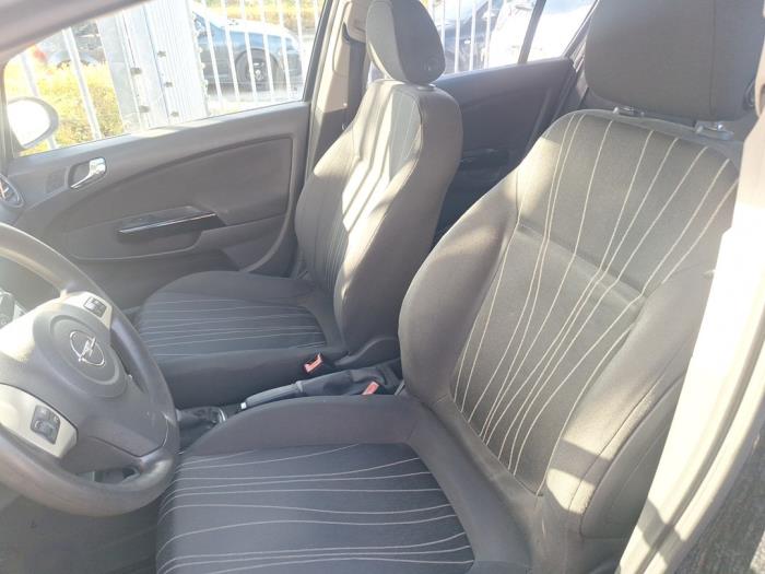 Opel Corsa D 1.2 16V Épave (2008)