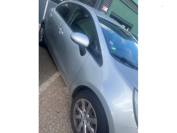 Kia Rio Skrotfordon (2012, METALLIC ZILVER)