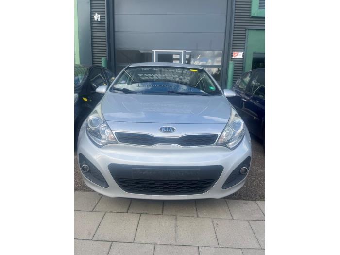 Kia Rio Skrotfordon (2012, METALLIC ZILVER)
