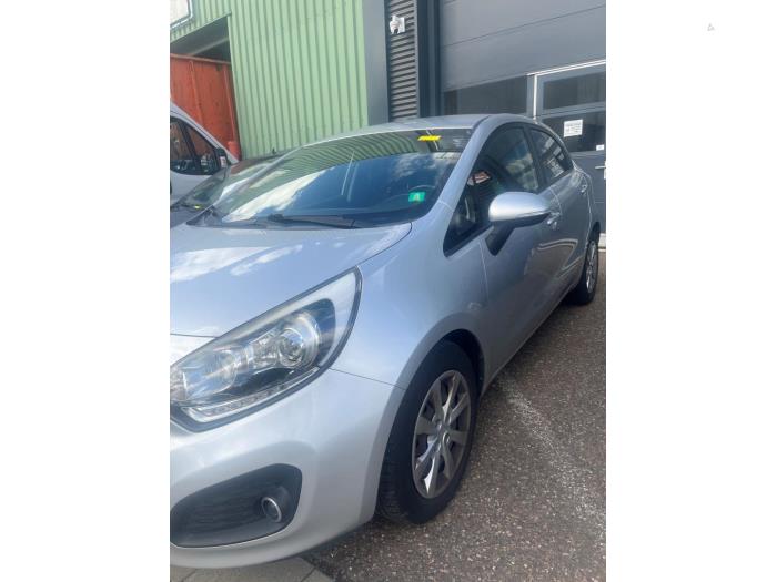 Kia Rio Skrotfordon (2012, METALLIC ZILVER)