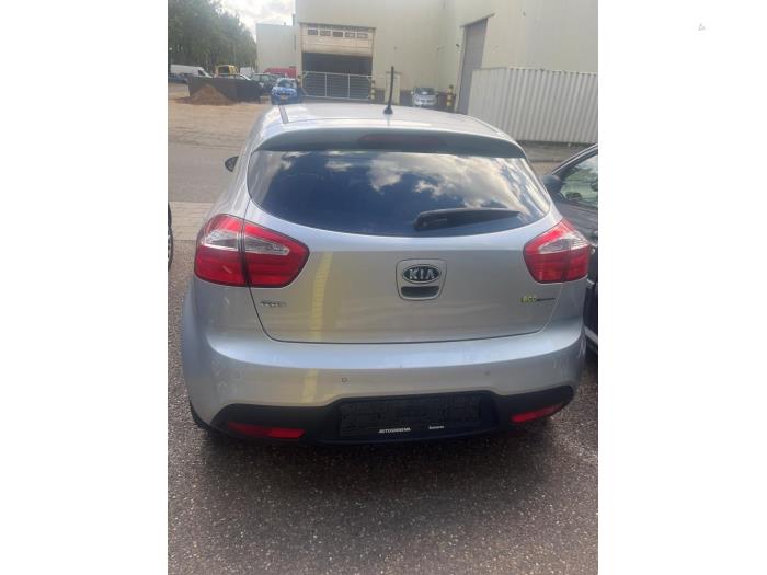Kia Rio Skrotfordon (2012, METALLIC ZILVER)
