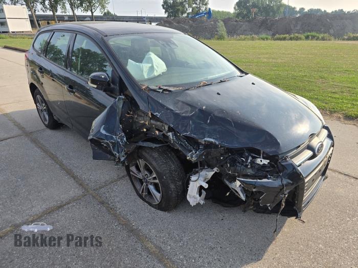 Ford Focus 3 Wagon 1.6 TDCi 115 Vehículo de desguace (2014, Negro)